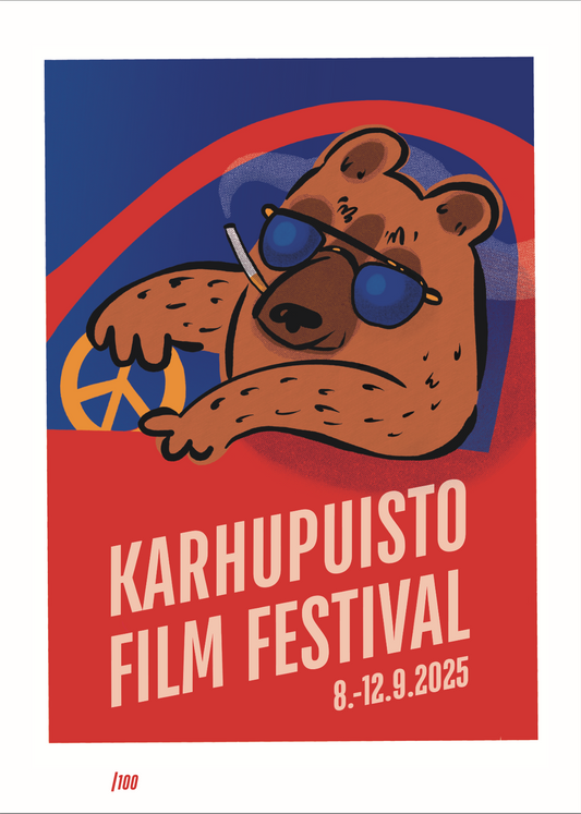 Karhupuisto Film Festival taidejuliste - piirros, jossa karhu ajaa autoa aurinkolasit päässä ja tupakka suussa