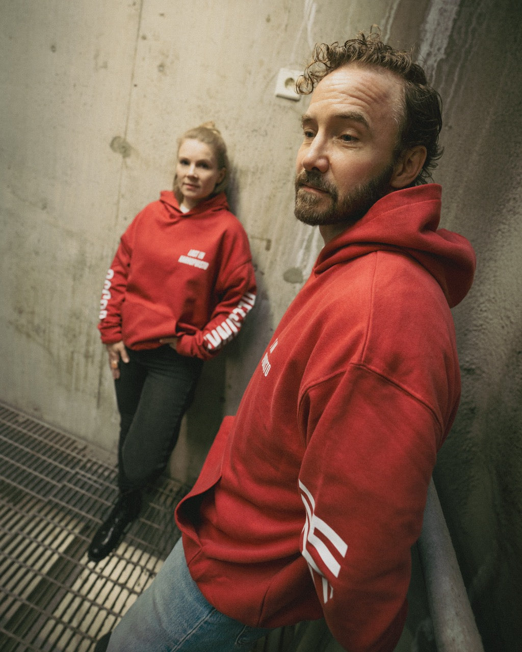 HUPPARI | PUNAINEN | Lost in Karhupuisto