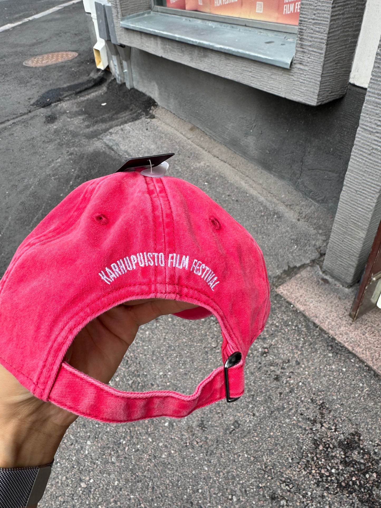 Red Lost in Karhupuisto cap