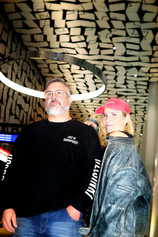 Red Lost in Karhupuisto cap