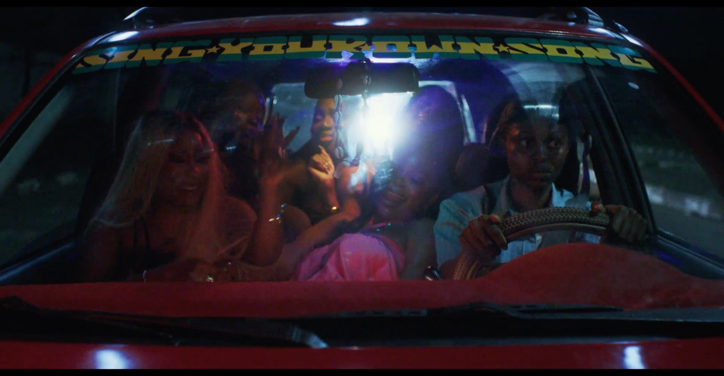 Lataa video: 